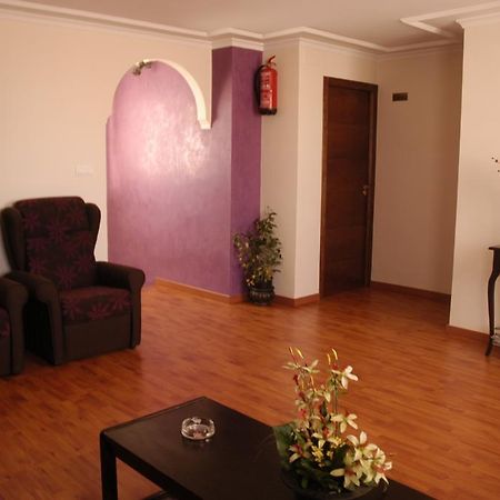 מוטריל Hostal Cabrera מראה חיצוני תמונה