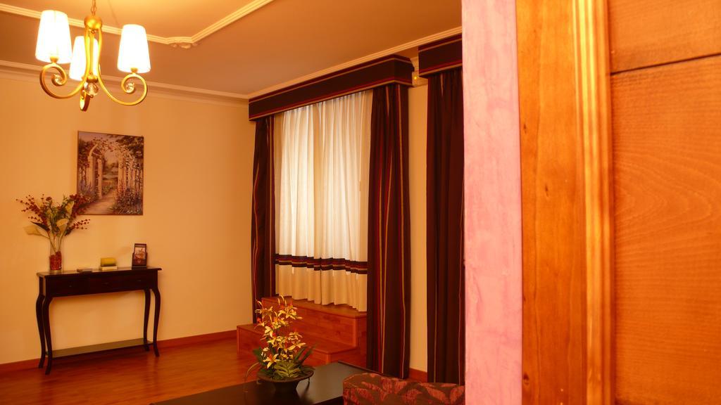 מוטריל Hostal Cabrera מראה חיצוני תמונה