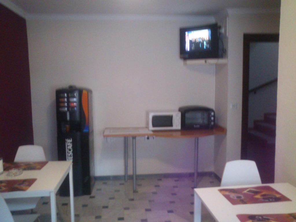 מוטריל Hostal Cabrera מראה חיצוני תמונה