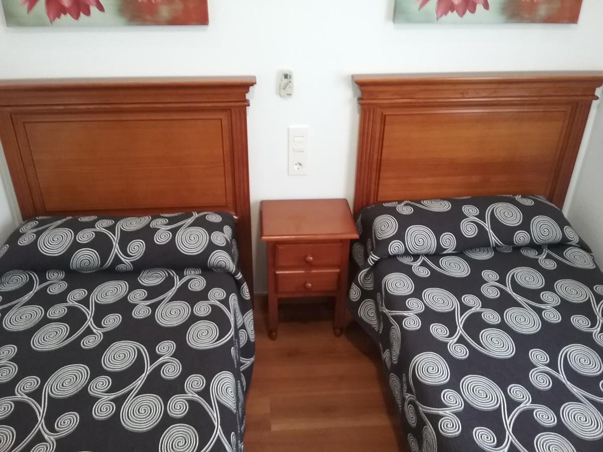 מוטריל Hostal Cabrera מראה חיצוני תמונה