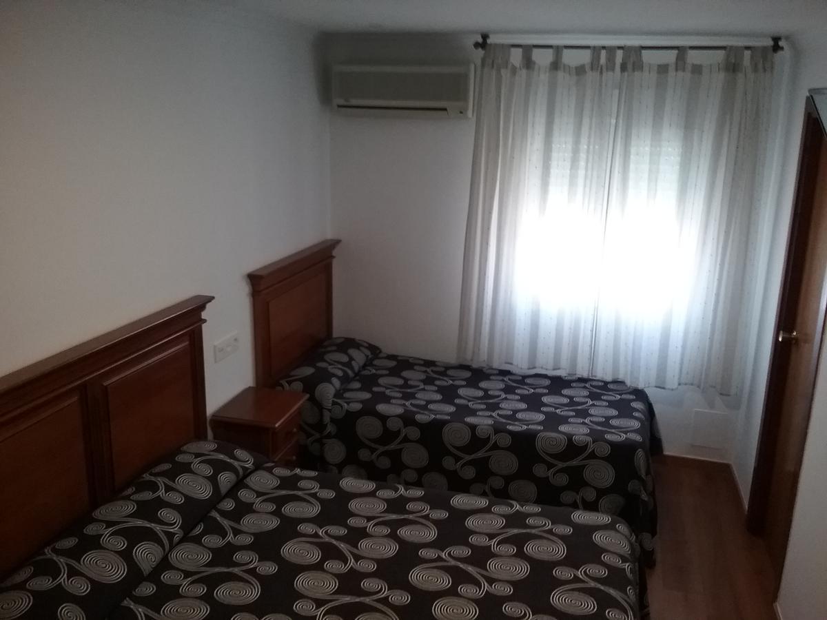 מוטריל Hostal Cabrera מראה חיצוני תמונה