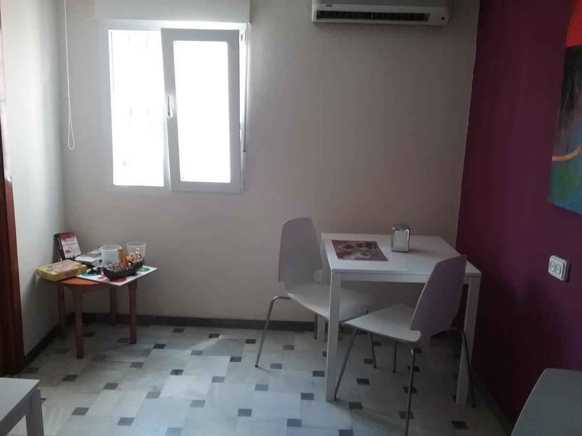 מוטריל Hostal Cabrera מראה חיצוני תמונה