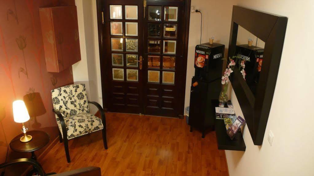מוטריל Hostal Cabrera מראה חיצוני תמונה