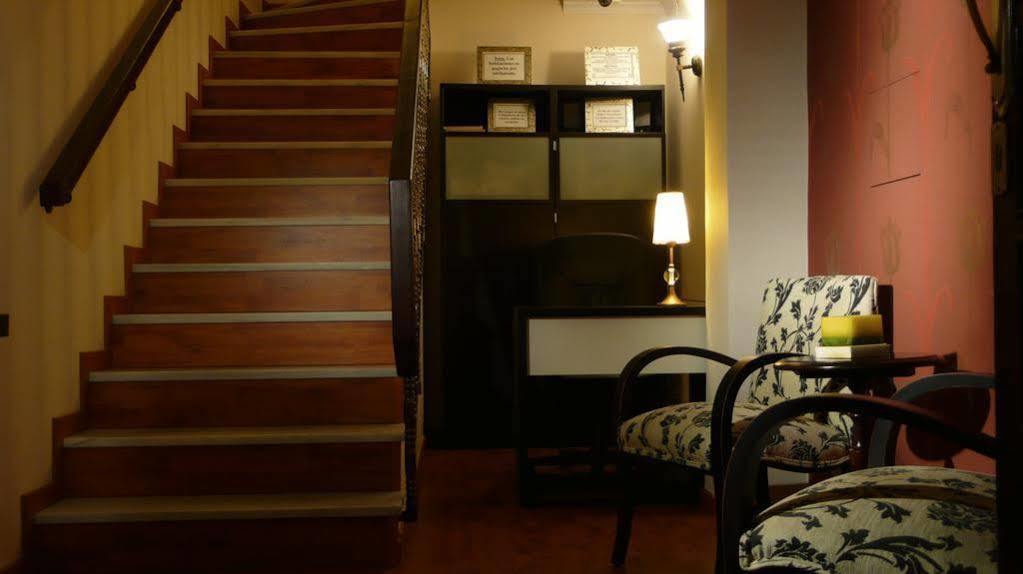 מוטריל Hostal Cabrera מראה חיצוני תמונה
